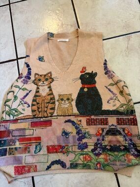 V-Neck Cat Motif Sweater Vest in Peach by